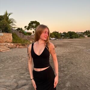 Black Sleeveless V-Neck Top